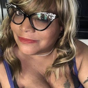 Meet your Posher, Julena